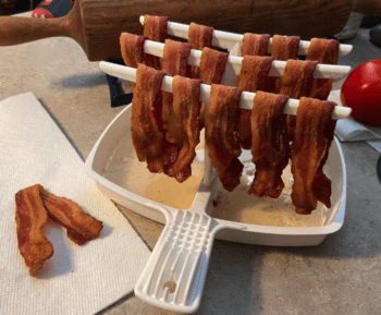 Makin Bacon Microwave Bacon Dish - Makes Crispy Bacon in Minutes - Simple, Quick, and Easy to Use - Reduces Fat Content for a Healthier Meal - Molded in The USA